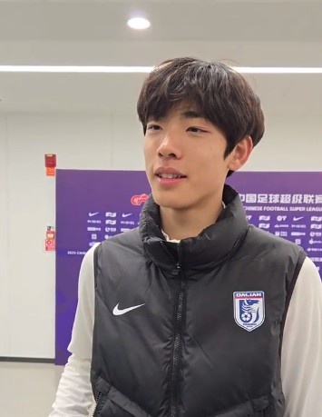 國青歸來上演中超首秀，朱鵬宇：感覺很好，場上大哥們很支持我