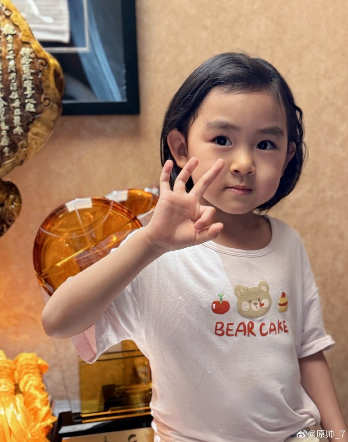 三分大賽三冠王！原帥曬三冠獎(jiǎng)杯：完成了女兒給安排的任務(wù)！