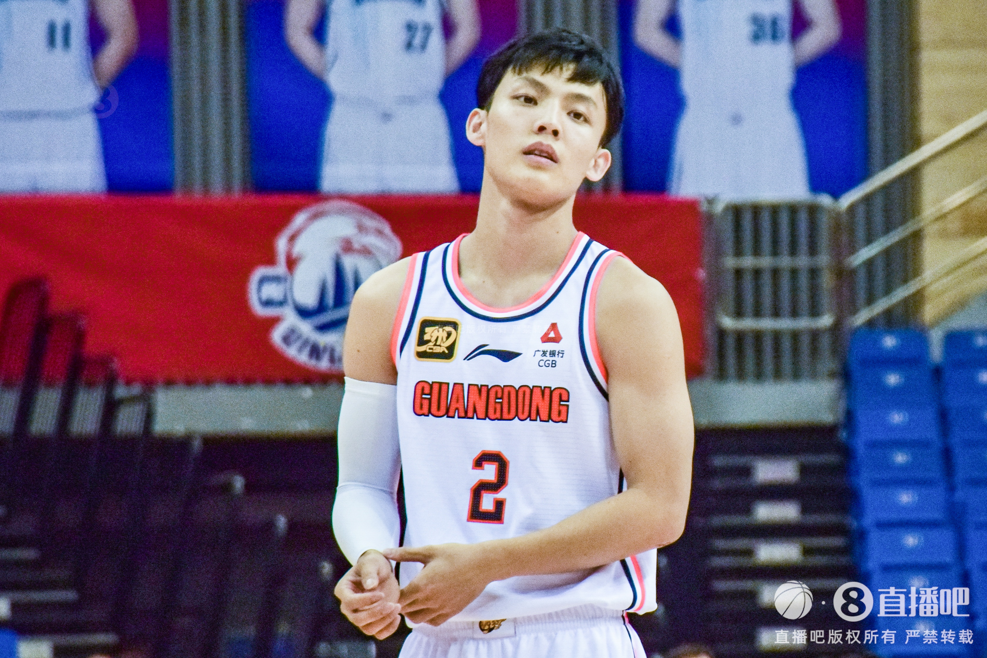 未能救主！徐杰12投7中&三分4中3 得到18分7板2助